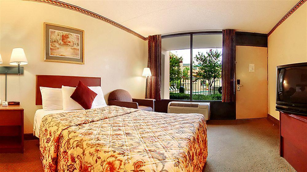 Days Inn & Suites By Wyndham Orlando Airport Exterior foto